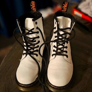 GIRLS DR. MARTENS BOOTS SIZE 2